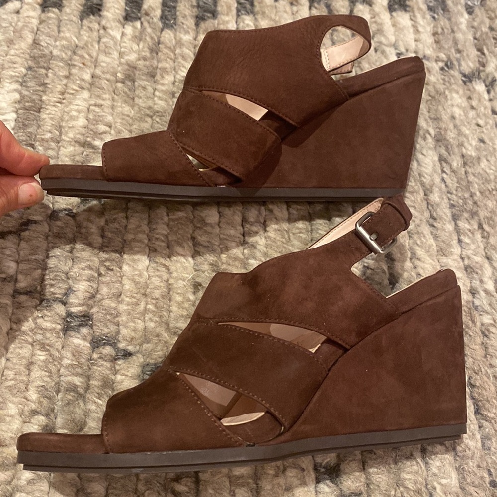 New with Tags gorgeous chocolate brown suede Taryn Rose wedge sandals size 6.5